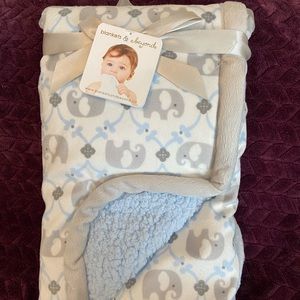 Cozy baby blanket with elephants